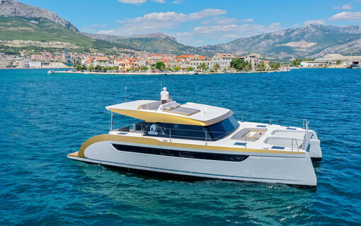 Luna 49 Power - luxury catamaran built in Vranjic